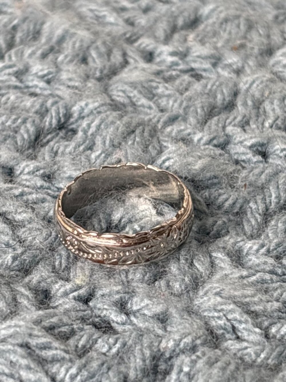 Silvertone Floral Scroll Patterned Ring Size 9.5 Some Metal Wear - Picture 4 of 7